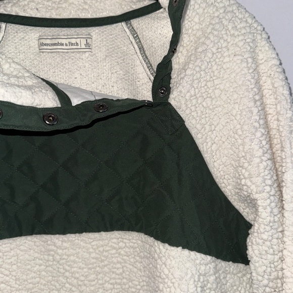 Abercrombie & Fitch White and Black Sherpa Teddy Pull Over Large - Picture 3 of 6